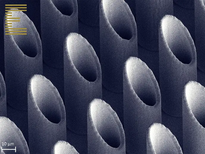 An array of copper microneedles for drug delivery. 